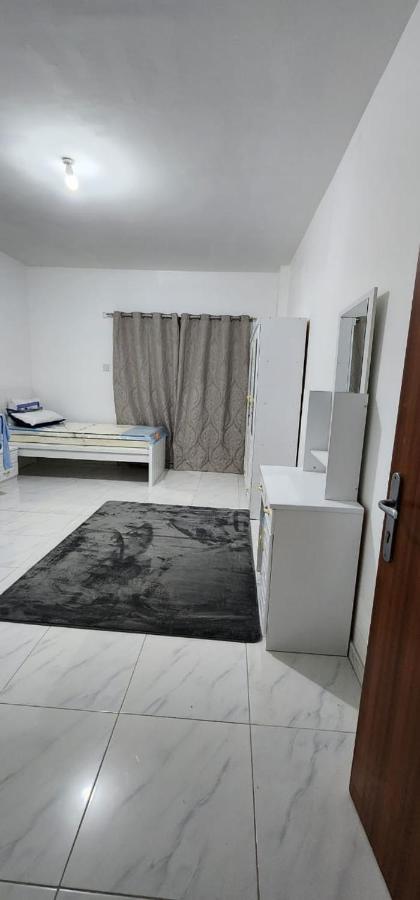 Sharing Motel Rooms Abu Dhabi Exterior photo