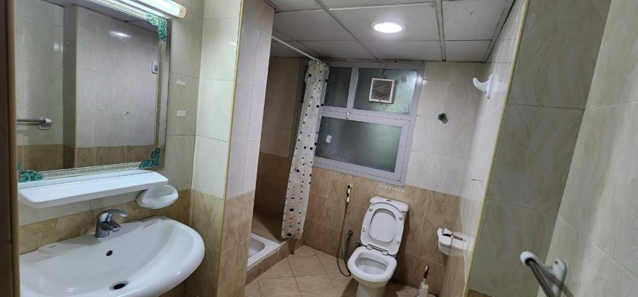 Sharing Motel Rooms Abu Dhabi Exterior photo