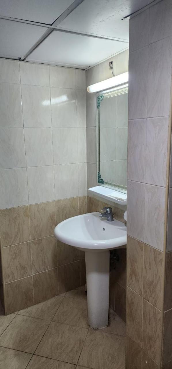 Sharing Motel Rooms Abu Dhabi Exterior photo